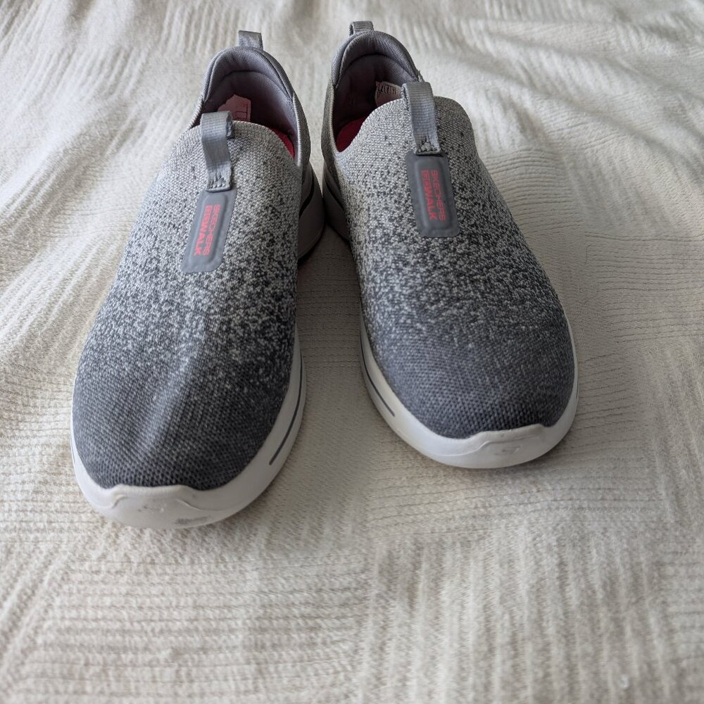 Skechers Go Walk ArchFit Ultra Go - Size 8